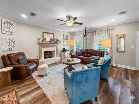 Living - 430 Hemlock Dr, Flowood, MS 39232 photo 3 of 3