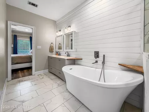 Bath - 430 Hemlock Dr, Flowood, MS 39232 photo 3 of 7