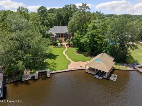 213 W Canebrake Blvd, Hattiesburg, MS 39402