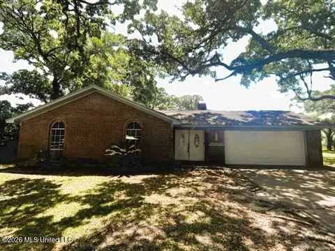 2300 Sandalwood Dr, Gautier, MS 39553