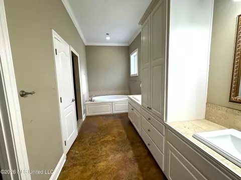 Bath - 1038 Deerfield Rd, Summit, MS 39666 photo 1 of 8