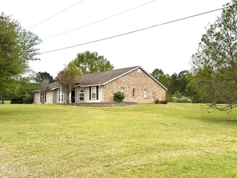 1038 Deerfield Rd, Summit, MS 39666