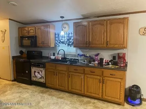Kitchen - 869 Pine Tree Dr, Senatobia, MS 38668 photo 1 of 5