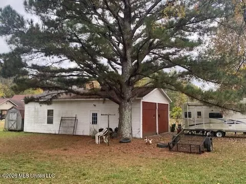 Exterior - 869 Pine Tree Dr, Senatobia, MS 38668 photo 6 of 7