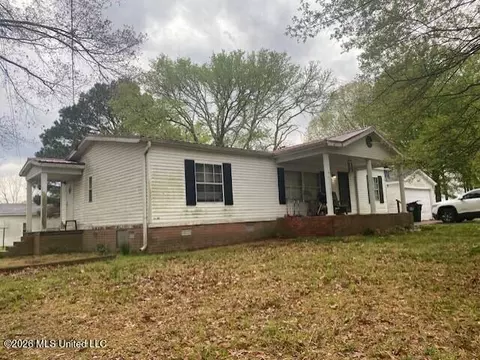 Exterior - 869 Pine Tree Dr, Senatobia, MS 38668 photo 2 of 7