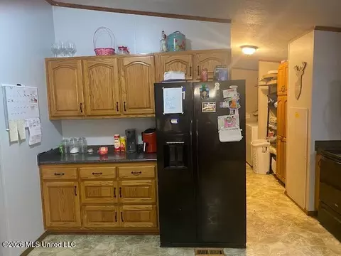 Kitchen - 869 Pine Tree Dr, Senatobia, MS 38668 photo 3 of 5