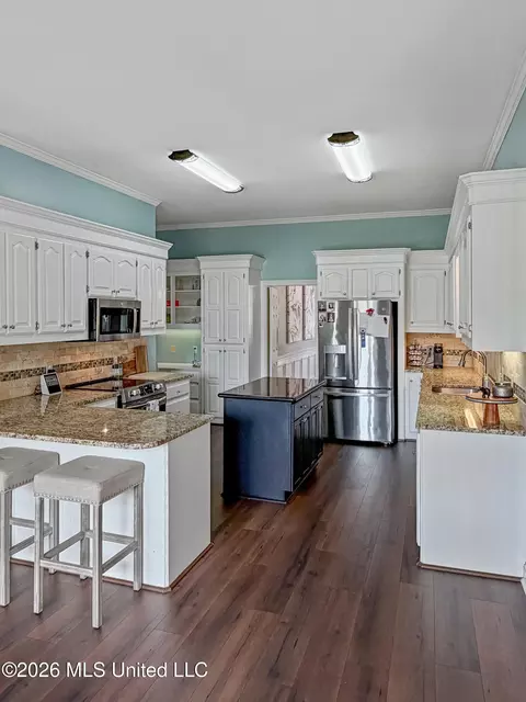 Kitchen - 111 Eastpointe Cir, Madison, MS 39110 photo 2 of 2