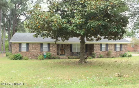 5011 Katherine Dr, Olive Branch, MS 38654