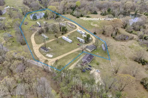 400 Red Hill Cir, Batesville, MS 38606