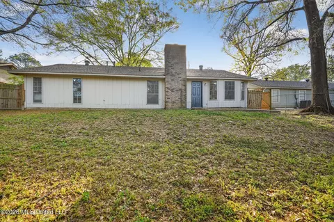 2141 Thousand Oaks Dr, Jackson, MS 39212