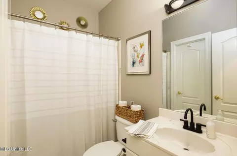 Bath - 7128 Apache Dr, Olive Branch, MS 38654 photo 1 of 3