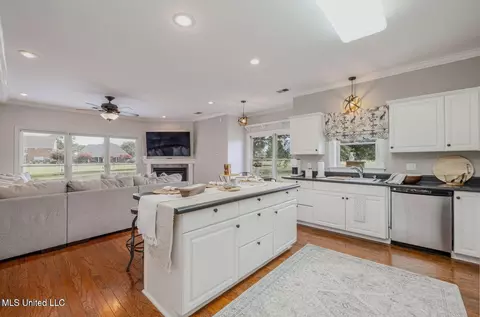 Kitchen - 7128 Apache Dr, Olive Branch, MS 38654 photo 4 of 4