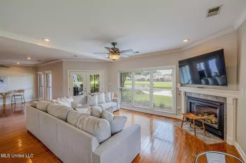 Living - 7128 Apache Dr, Olive Branch, MS 38654 photo 1 of 1