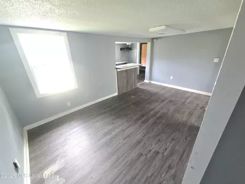 Living - 246 Anderson Rd, Coldwater, MS 38618 photo 2 of 2