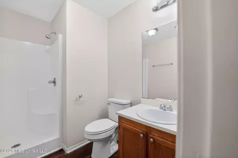 Bath - 5528 Tiki Ln, Jackson, MS 39212 photo 5 of 7