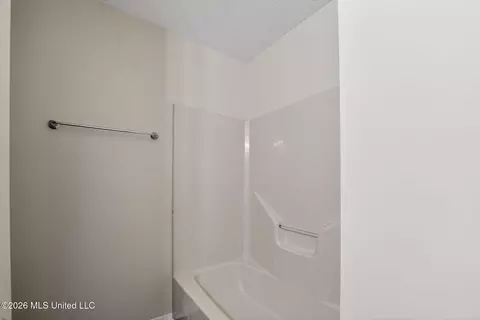 Bath - 5528 Tiki Ln, Jackson, MS 39212 photo 3 of 7