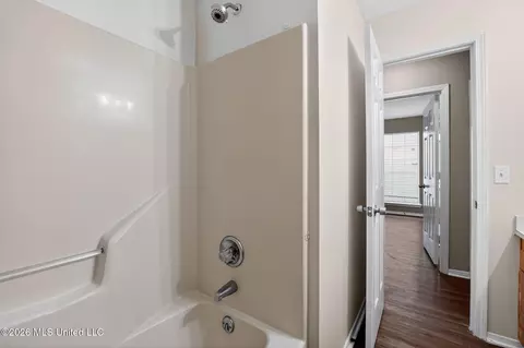 Bath - 5528 Tiki Ln, Jackson, MS 39212 photo 4 of 7