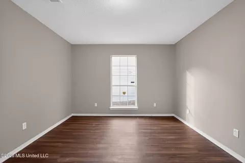 Living - 5528 Tiki Ln, Jackson, MS 39212 photo 2 of 5