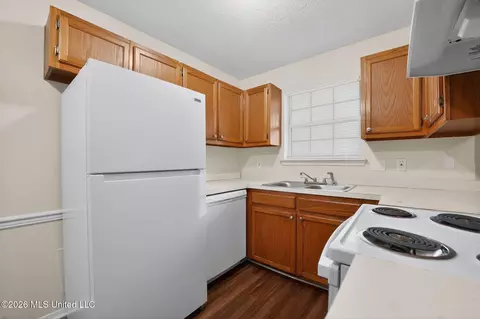 Kitchen - 5528 Tiki Ln, Jackson, MS 39212 photo 2 of 3