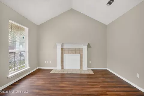 Living - 5528 Tiki Ln, Jackson, MS 39212 photo 3 of 5