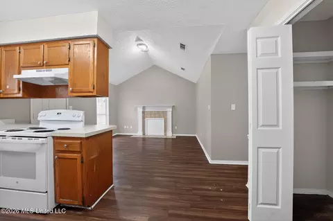 Living - 5528 Tiki Ln, Jackson, MS 39212 photo 4 of 5