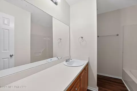 Bath - 5528 Tiki Ln, Jackson, MS 39212 photo 2 of 7