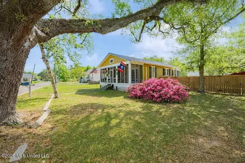 203 Jeff Davis Ave, Waveland, MS 39576