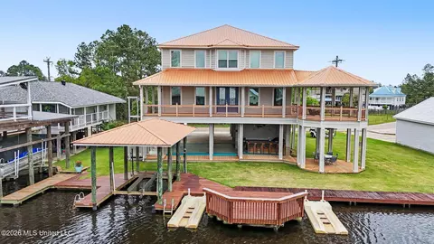 6253 Shawnee St, Kiln, MS 39556