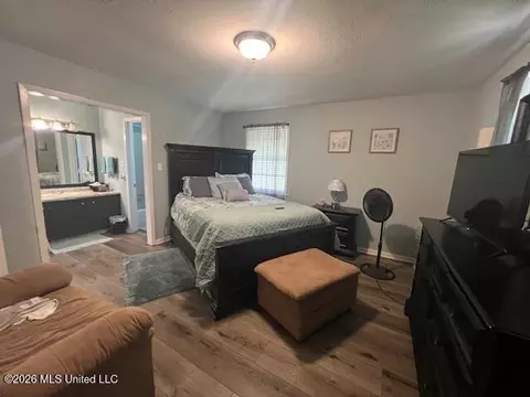 Bedroom - 100 Brookfield Dr, Natchez, MS 39120 photo 5 of 5