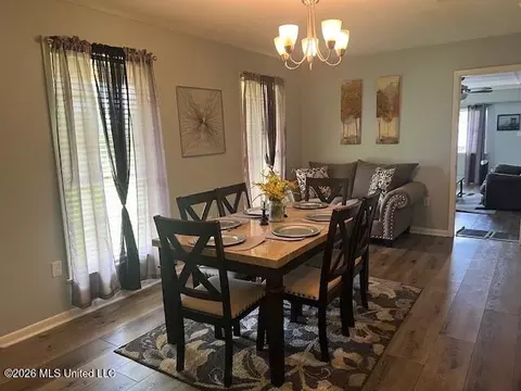 Dining - 100 Brookfield Dr, Natchez, MS 39120 photo 2 of 2