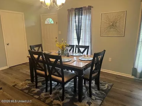 Dining - 100 Brookfield Dr, Natchez, MS 39120 photo 1 of 2