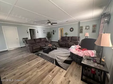 Living - 100 Brookfield Dr, Natchez, MS 39120 photo 2 of 2