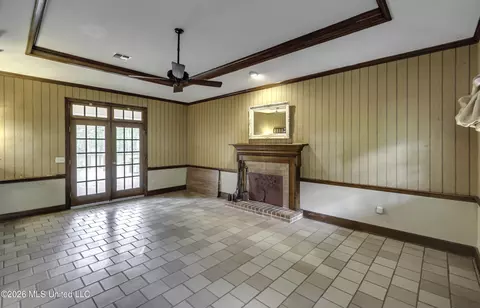 Living - 210 Sandpiper Rd, Brandon, MS 39047 photo 1 of 2