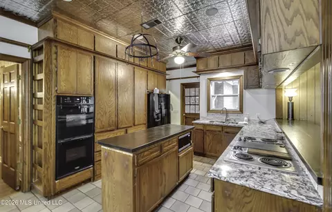 Kitchen - 210 Sandpiper Rd, Brandon, MS 39047 photo 1 of 3