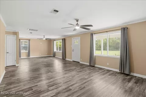 Living - 685 Big 4 Rd, Wiggins, MS 39577 photo 4 of 10