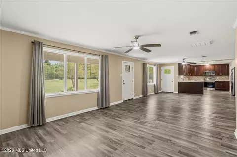 Living - 685 Big 4 Rd, Wiggins, MS 39577 photo 5 of 10