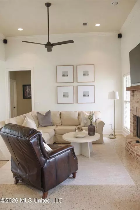 Living - 148 W Pinebrook Dr, Brandon, MS 39047 photo 4 of 4