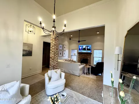 Living - 148 W Pinebrook Dr, Brandon, MS 39047 photo 1 of 4