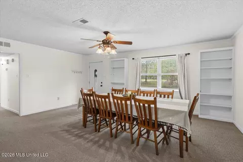 Dining - 9233 Mississippi 613, Lucedale, MS 39452 photo 2 of 5