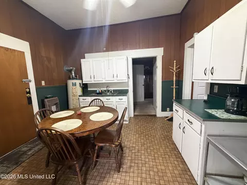 Kitchen - 1089 Wells St, Wesson, MS 39191 photo 3 of 4