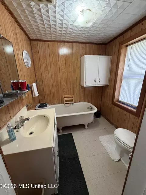 Bath - 1089 Wells St, Wesson, MS 39191 photo 4 of 5