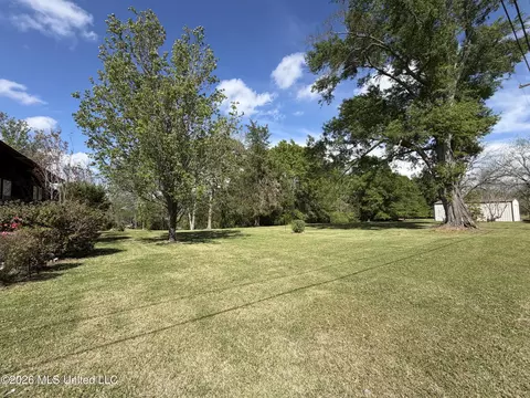 Exterior - 1089 Wells St, Wesson, MS 39191 photo 5 of 11