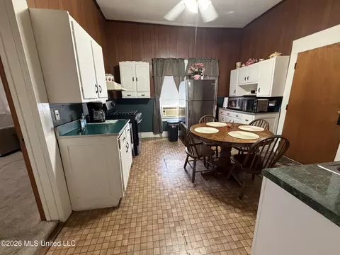 Kitchen - 1089 Wells St, Wesson, MS 39191 photo 2 of 4