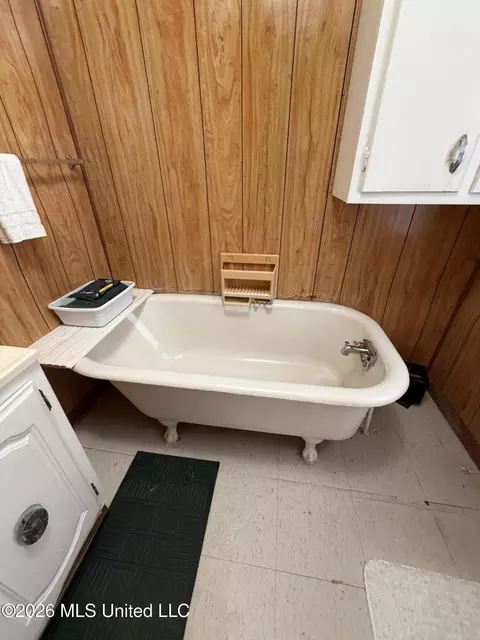 Bath - 1089 Wells St, Wesson, MS 39191 photo 5 of 5