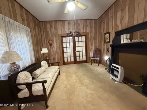 Living - 1089 Wells St, Wesson, MS 39191 photo 2 of 3
