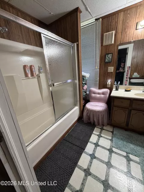 Bath - 1089 Wells St, Wesson, MS 39191 photo 3 of 5