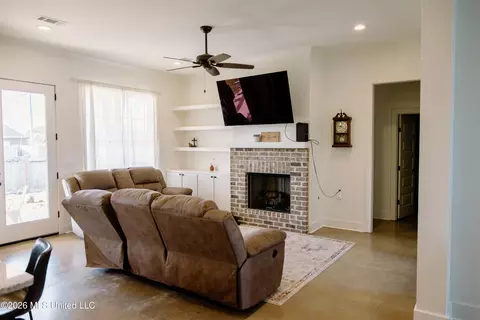Living - 209 Ashbury Cv, Canton, MS 39046 photo 2 of 2