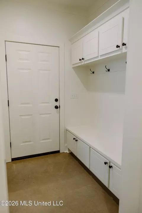 Entry Way - 209 Ashbury Cv, Canton, MS 39046 photo 4 of 4