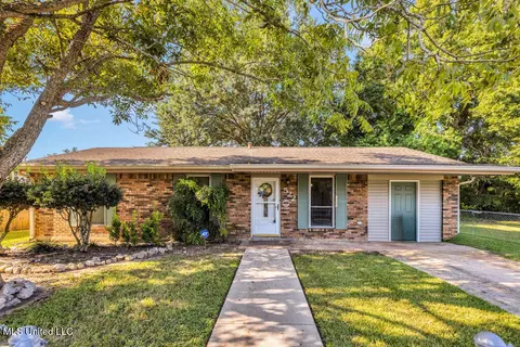 522 Genin St, Bay Saint Louis, MS 39520
