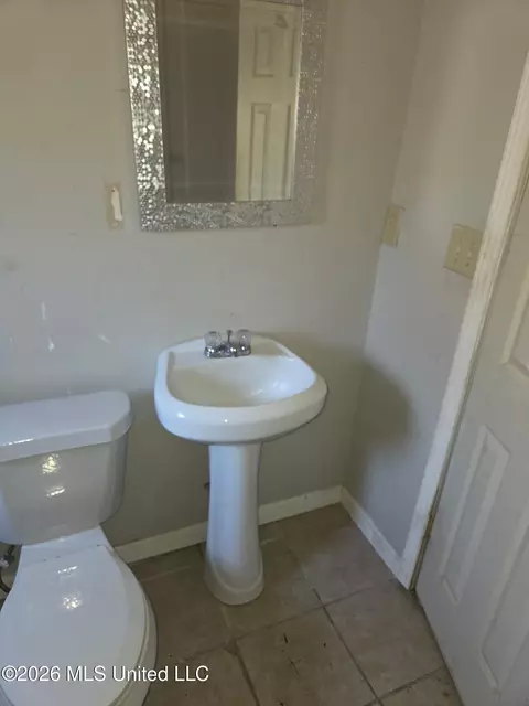 Bath - 870 Crawford St, Jackson, MS 39203 photo 2 of 3